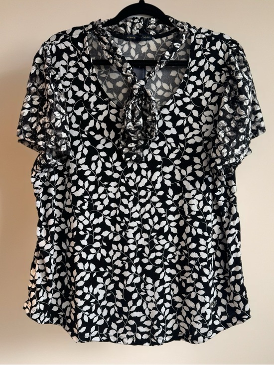 Adrienne Vittadini Tops - Adrienne Vittadini Black White Floral Short Sleeved Blouse Womens 2X
